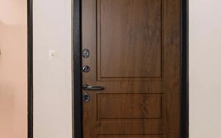 трехконтурная дверь с отбойником